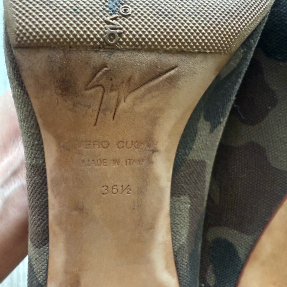 Giuseppe Zanotti Camouflage Peep-Toe pumps. Size 36.5 - Picture 6 of 9